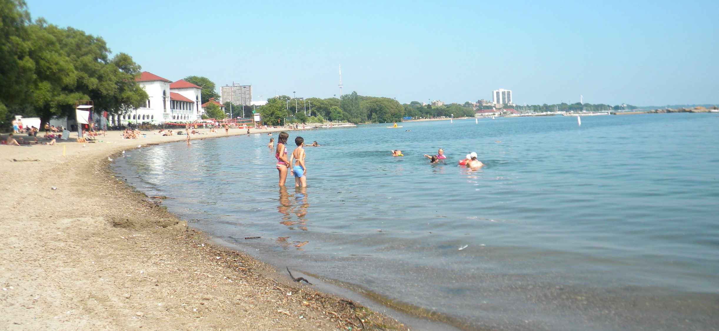 DSCN7289 baigneurs à la plage Sunnyside par une chaude journée